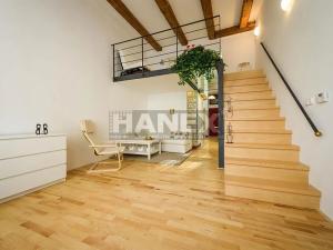 Pronájem bytu 1+1, Praha - Smíchov, Viktora Huga, 46 m2