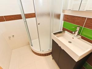 Pronájem bytu 1+kk, Praha - Horní Měcholupy, 40 m2