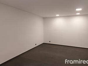 Pronájem obchodního prostoru, Brno - Komárov, Svatopetrská, 71 m2