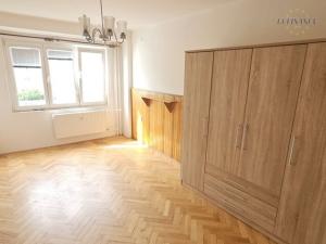 Pronájem bytu 2+1, Kralupy nad Vltavou - Lobeček, nám. Mládežníků, 53 m2