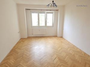 Pronájem bytu 2+1, Kralupy nad Vltavou - Lobeček, nám. Mládežníků, 53 m2
