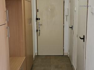 Pronájem bytu 2+1, Kralupy nad Vltavou - Lobeček, nám. Mládežníků, 53 m2