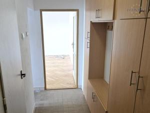 Pronájem bytu 2+1, Kralupy nad Vltavou - Lobeček, nám. Mládežníků, 53 m2