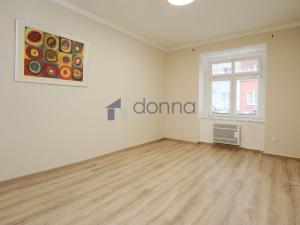Pronájem bytu 2+kk, Praha, Viklefova, 42 m2
