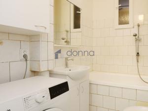 Pronájem bytu 2+kk, Praha, Viklefova, 42 m2