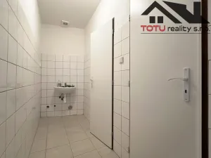 Pronájem obchodního prostoru, Jaroměř, Husova, 200 m2