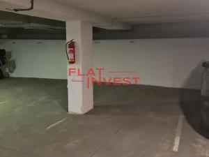 Pronájem garážového stání, Praha - Vršovice, Uzbecká, 22 m2