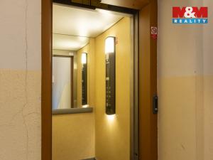 Prodej bytu 2+kk, Praha - Holešovice, V háji, 39 m2