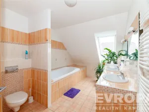 Prodej ubytování, Solnice, Nad Farou, 303 m2