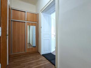 Pronájem bytu 2+1, Praha - Nové Město, V tůních, 70 m2