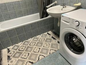 Pronájem bytu 1+kk, Praha - Troja, Hnězdenská, 40 m2