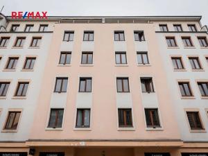 Pronájem garážového stání, Praha - Žižkov, Husitská, 13 m2