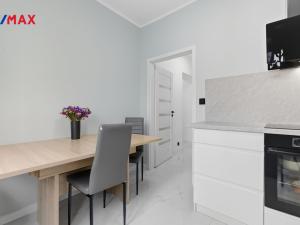 Prodej bytu 2+1, Karlovy Vary, K. Čapka, 57 m2