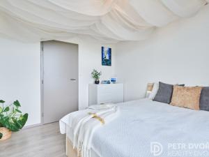 Prodej bytu 4+kk, Praha - Řepy, Kutrovická, 119 m2