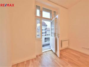 Pronájem bytu 1+kk, Praha - Bubeneč, Ovenecká, 33 m2