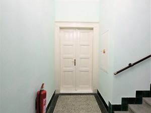 Pronájem bytu 1+kk, Praha - Bubeneč, Ovenecká, 33 m2