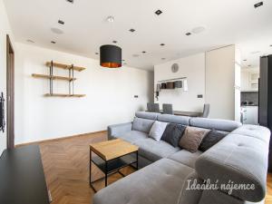 Pronájem bytu 3+1, Praha - Vysočany, Spojovací, 68 m2