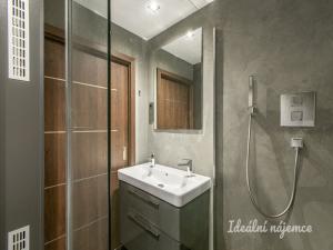 Pronájem bytu 3+1, Praha - Vysočany, Spojovací, 68 m2