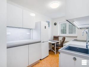 Pronájem bytu 2+1, Praha - Hloubětín, Kbelská, 52 m2