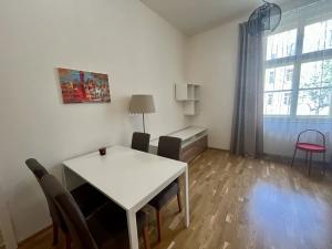 Pronájem bytu 2+kk, Praha - Nové Město, Legerova, 45 m2