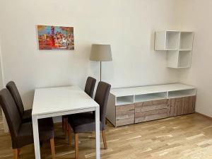 Pronájem bytu 2+kk, Praha - Nové Město, Legerova, 45 m2