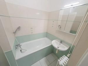 Pronájem bytu 2+1, Praha - Vinohrady, Bruselská, 48 m2