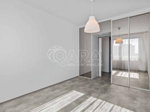 Pronájem bytu 2+kk, Praha - Kobylisy, Štíbrova, 43 m2