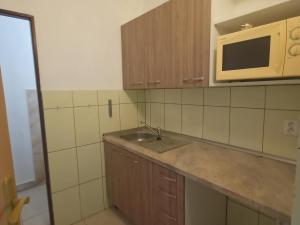 Pronájem skladu, Jílové u Prahy, Masarykovo náměstí, 1000 m2