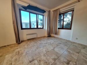 Pronájem bytu 1+1, Praha - Smíchov, Mošnova, 38 m2