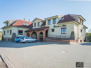 Prodej ubytování, Hovorany, 885 m2