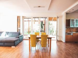 Pronájem rodinného domu, Statenice, 280 m2