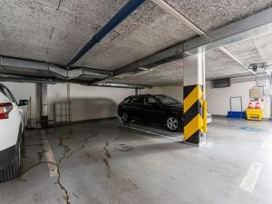 Pronájem garážového stání, Praha - Vokovice, Skotská, 15 m2