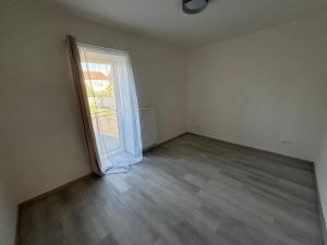 Pronájem bytu 3+kk, Praha - Satalice, Za školkou, 56 m2