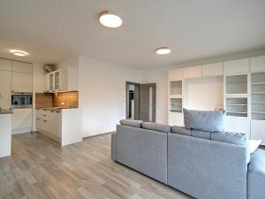 Pronájem bytu 2+kk, Praha - Holešovice, Na Maninách, 62 m2