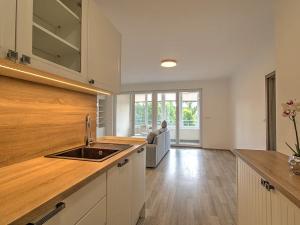 Pronájem bytu 2+kk, Praha - Holešovice, Na Maninách, 62 m2