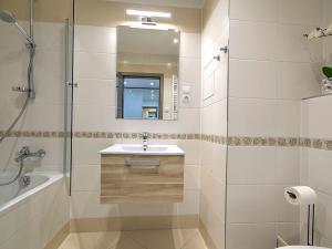 Pronájem bytu 2+kk, Praha - Holešovice, Na Maninách, 62 m2