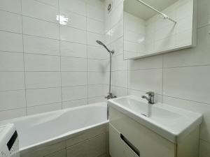 Pronájem bytu 2+1, Ostrava, Slavníkovců, 55 m2