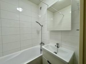 Pronájem bytu 2+1, Ostrava, Slavníkovců, 55 m2