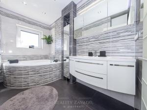 Prodej rodinného domu, Praha - Suchdol, Osvobození, 314 m2