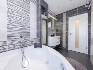 Prodej rodinného domu, Praha - Suchdol, Osvobození, 314 m2