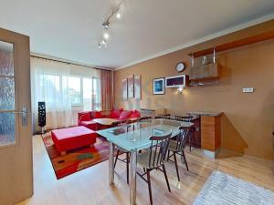 Prodej bytu 2+kk, Praha - Prosek, Vysočanská, 62 m2