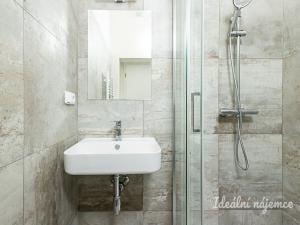 Pronájem bytu 2+kk, Praha - Holešovice, Milady Horákové, 44 m2