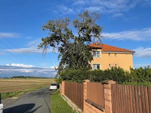 Prodej bytu 3+kk, Sibřina, K Vile, 50 m2