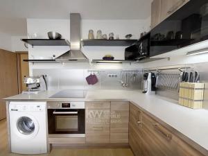 Pronájem bytu 2+1, Praha - Žižkov, Jeseniova, 60 m2