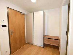Pronájem bytu 1+kk, Praha - Hrdlořezy, V třešňovce, 40 m2