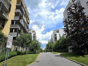 Pronájem garážového stání, Praha - Hrdlořezy, Nad Smetankou, 12 m2