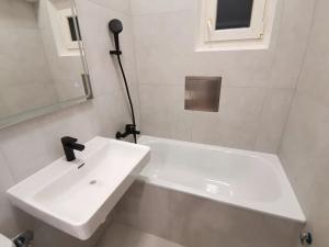 Prodej bytu 2+kk, Praha - Břevnov, Nad Kajetánkou, 45 m2