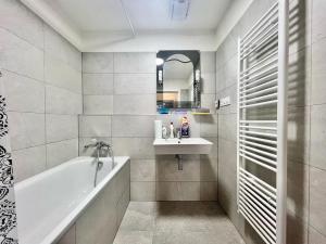 Pronájem bytu 3+kk, Praha - Malešice, Počernická, 73 m2