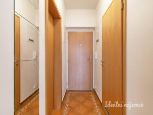 Pronájem bytu 1+kk, Praha - Prosek, Trmická, 38 m2