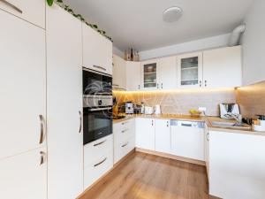 Pronájem bytu 2+kk, Praha - Modřany, Zlochova, 70 m2